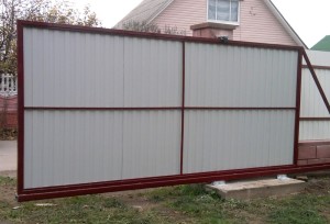 Ворота откатные с металпрофилем