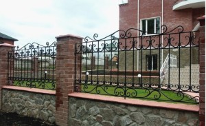 Забор кованый
