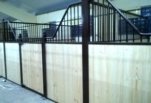 Денник для жеребцов, Стационарные денники в конюшню, Денник для лошадей, Денник в конюшню, Денники для лошадок