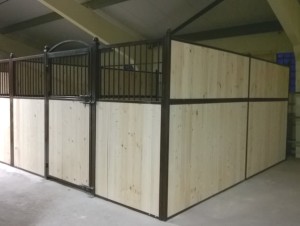 Денник для жеребцов, Стационарные денники в конюшню, Денник для лошадей, Денник в конюшню, Денники для лошадок