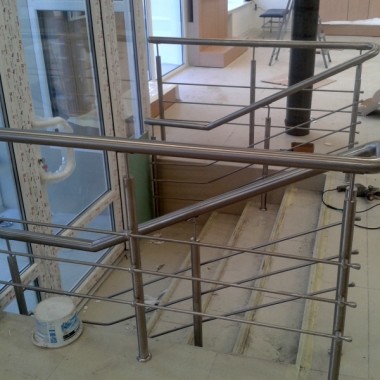 Лестничное ограждение нержавейка, административное здание, магазин